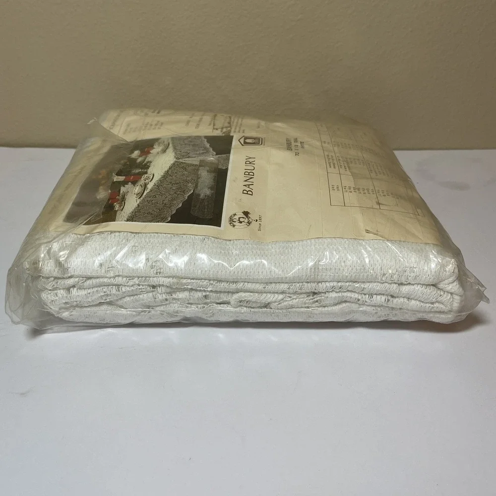 Scranton Lace Nottingham Banbury White Oval Cotton Tablecloth NOS 70x108 cottage